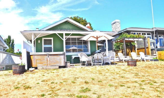 Point Roberts Cottage | 50 feet of exclusive unobstructed waterfront at South Beach, adorable cottage.
