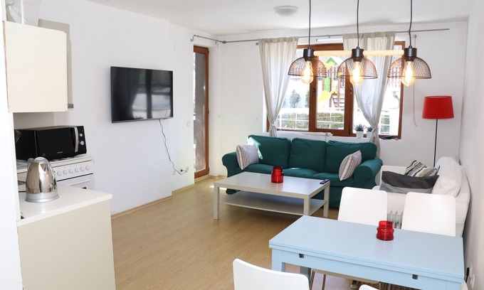 Kvartal Noviya Grad Apartment | 50m from Ski Piste 1 BR Apartment in Predela 2