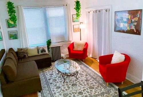 St. Louis Apartment | (53.1S) Forest Park, The Zoo, and much more