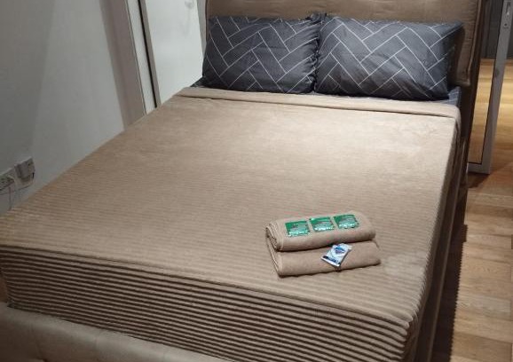 Makati Apartment | 53rd floor sunrise view @ Acqua Iguazu