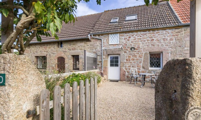 Cosqueville Cottage | 57 m² Cabin ∙ 1 bedroom ∙ 2 guests