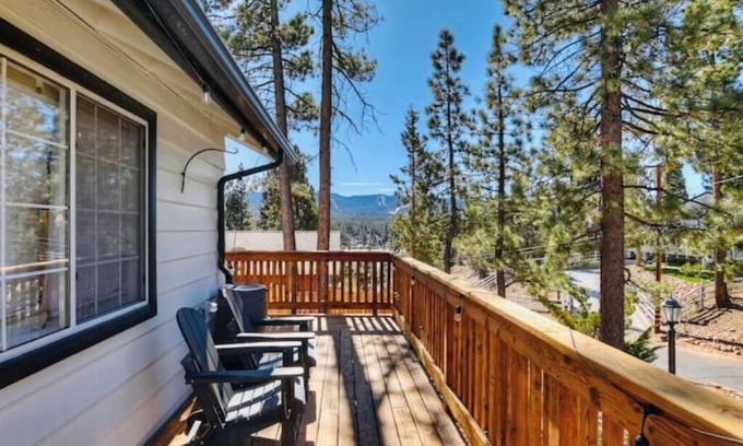 Whispering Forest House | 5B Cabin 10 min to Ski Resorts w/Game Room & Spa!