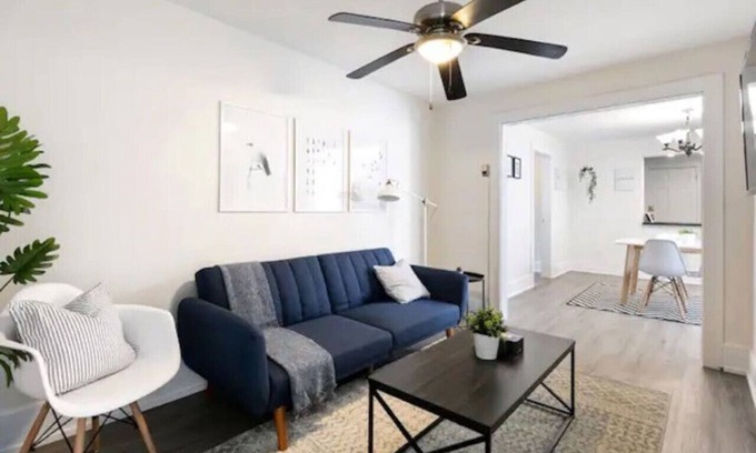 Walkerville House | 5bd/2Ba Walkerville Suite - mins to DT, WIFI