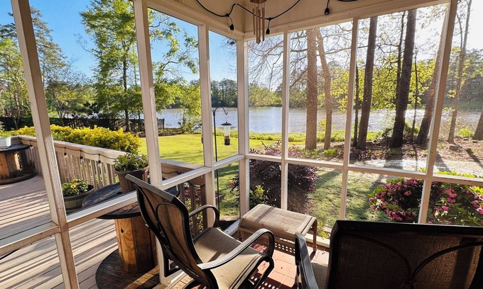 Martinez House | 5BR 3.5BA Lakefront Home, 3 Miles to Augusta National