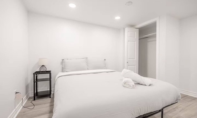 Ottawa Division House | 5BR Home in Nepean Ottawa