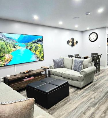 Newbold House | 5BR Home near City Center, Live! Casino, Hot Tub with City View