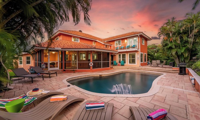 Anona House | 5BR Luxury Bay View! Pool! Spa! Game Room! Playset