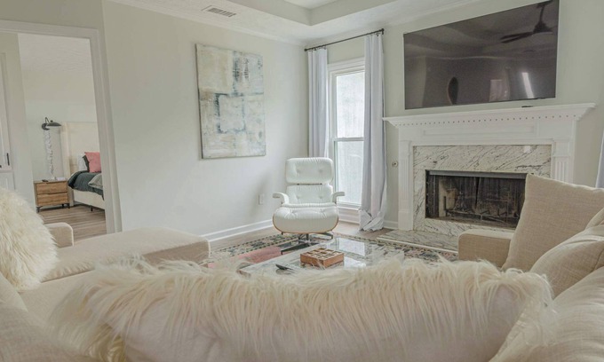 Fortson House | 6-Bed Artistic Home with Game room