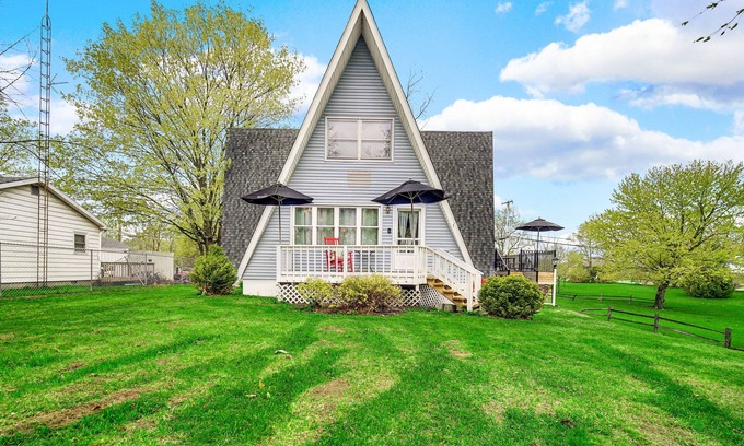 Culver House | 6 bedroom 3 bath amazing home, near lake max