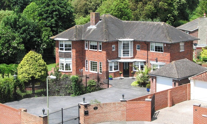 Alverstoke Cottage | 6 bedroom accommodation in Gosport