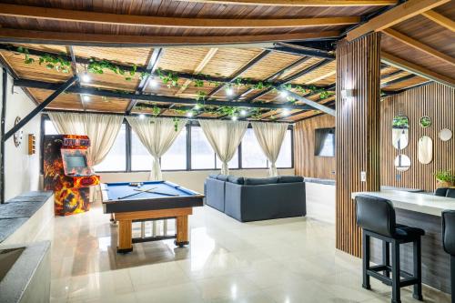 La Candelaria Apartment | 6 bedroom penthouse with pool table- 1 block from Lleras park p4