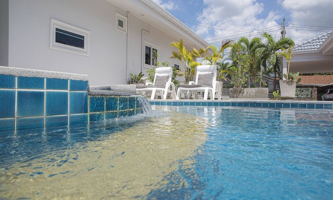 Nong Prue Villa | 6 Bedroom Tropical Pool Villa - V6