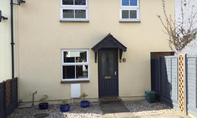 Abergavenny Apartment | 6 beili priory