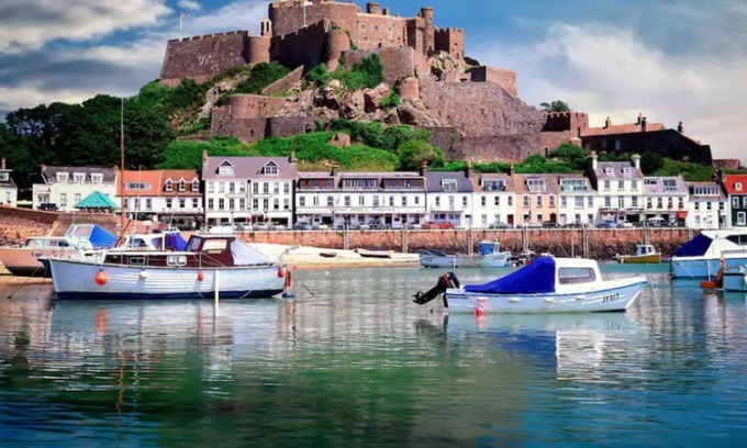 Gorey House | 6 Gorey Pier