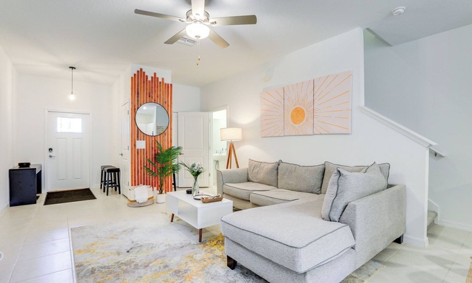 Ruskin House | 6 Mi to Apollo Beach: Townhome w/Pool Access!