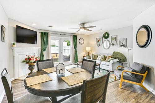 Clarksville House | 6 Mi to Dtwn Dog-Friendly Clarksville Home!
