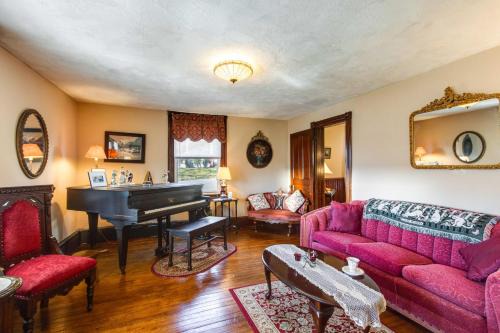 White Haven House | 6 Mi to Hickory Run Park Victorian Home with Porch