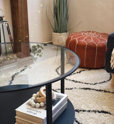 Gueznaia Apartment | 6 min airport, 10 min to sea, fully equipped Families and Married couples only