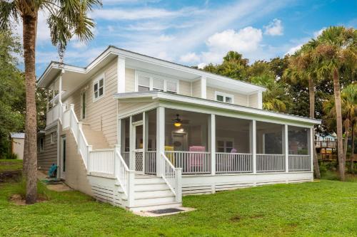 Folly Beach House | 612 E Ashley - Shore Beats Work - 4 Bedrooms