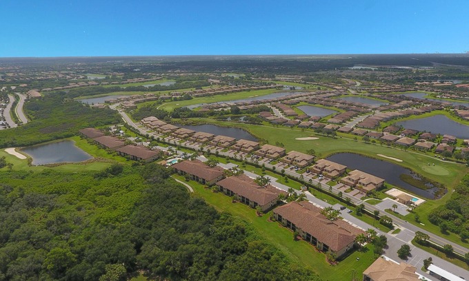 Bradenton House | 6611-202 Beautiful Veranda close to the pools and golf membership