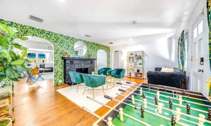 Pinewood Park House | 6Bed Near Beach - Grill, Pool Table, FirePit - Family & Event Open