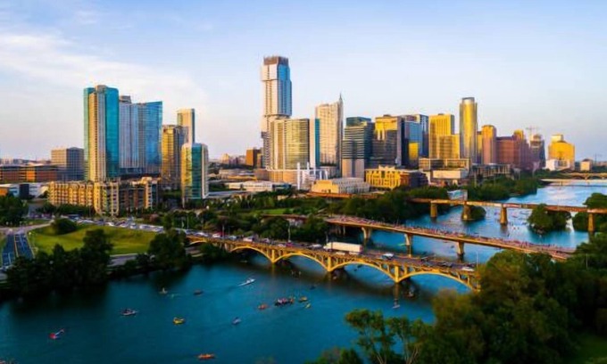 North University House | 6Br | Ideal Location to Downtown & UT