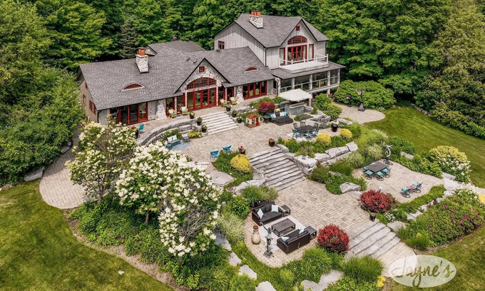 Oro-Medonte Cottage | 7 bed 8 bath cottage on Lake Simcoe, 730' Frontage, South Exposure!