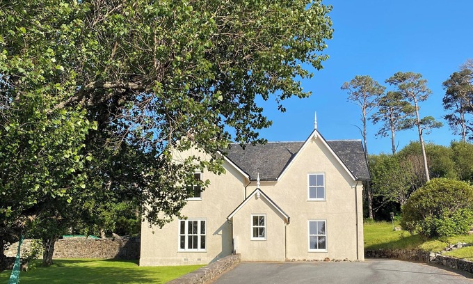 Isle of Raasay Cottage | 7 bedroom accommodation in Suisnish House