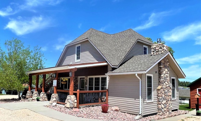 Custer House | #7 Grand Historic Lodge at Ponderosa Place