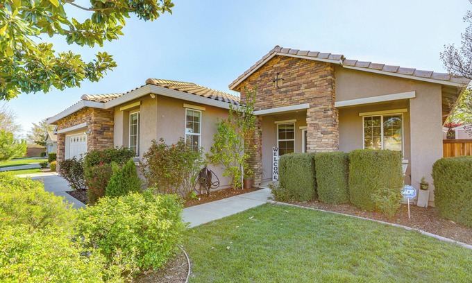 Roseville House | 7 Mi to Dtwn: Home w/Fenced Yard in Roseville!