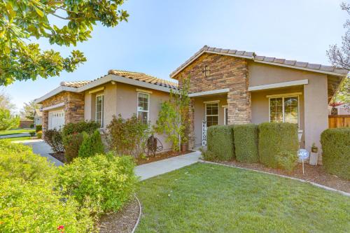 Roseville House | 7 Mi to Dtwn Home with Fenced Yard in Roseville!