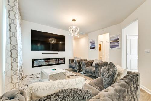 Paw Creek House | 7 Mi to Uptown - Pet-Friendly 2-Story Townhome!