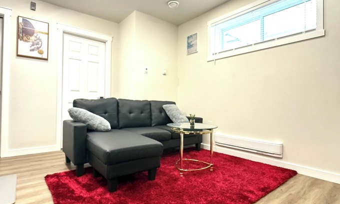 Regina House | 7 minutes drive from the airport. One bedroom cozy apartment.