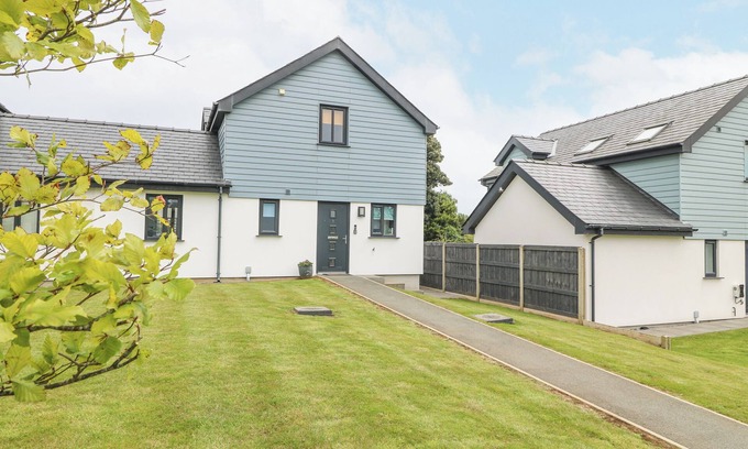 Brynteg Cottage | 7 PARC DELFRYN, pet friendly, luxury holiday cottage in Benllech