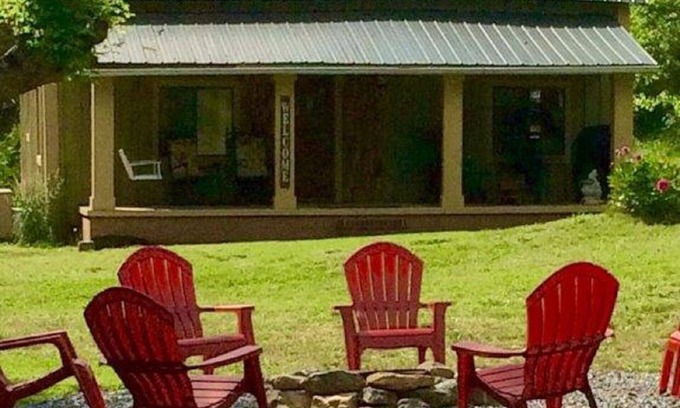 Weaverville House | 7 Private Acres Minutes to Asheville NC/Pet Friendly/5G Wi-Fi