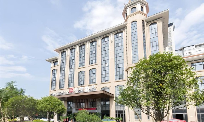 Chengzhong District Hotel | 70 m² Hotel ∙ 2 bedrooms ∙ 10 guests