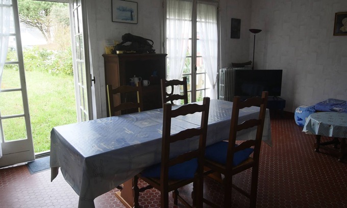 Gavres House | 70's house 70 m from Goerem beach