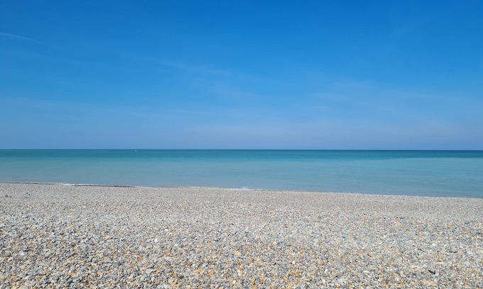 Mesnil-Val-Plage Apartment | 700 metres from the sea, apartment with large terrace and garden