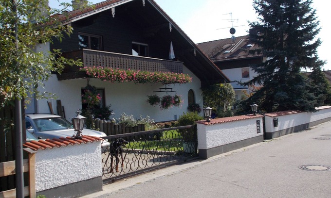 Bruckmuehl Apartment | 72m² in83052 (between Munich + RO) + children, dog, truck 24 hour check-in