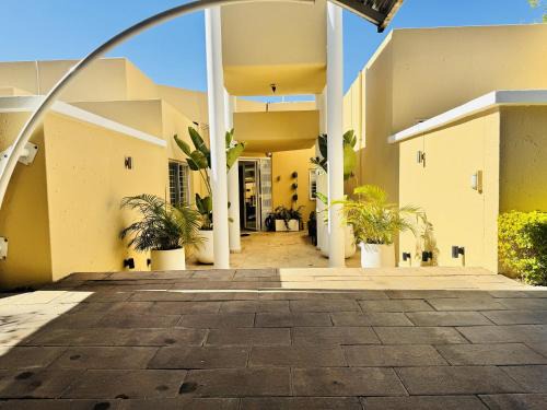 Greater Johannesburg Metropolitan Area House | 76b on Atholl