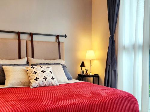 Bonifacio Global City Apartment | 7U Shopping Haven Steps Away from Uptown Mall and Mitsukoshi Mall PAID Parking with Washer