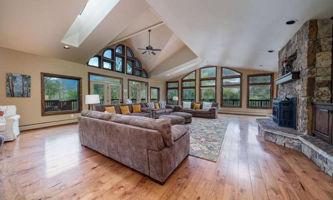 Ridgway House | 8 Bedroom or Reserve as a 4 Bedroom - Rates Reflect a December Discount!