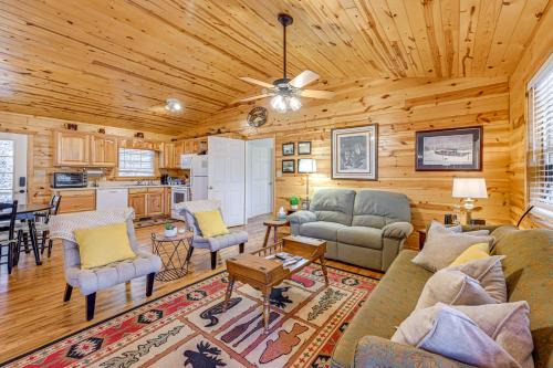 Clayton House | 8 Mi to Chattooga River Pet-Friendly Mtn Cabin
