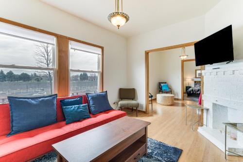 Oak Park House | 8 Mi to Chicago Oak Park Home with Fenced Backyard!