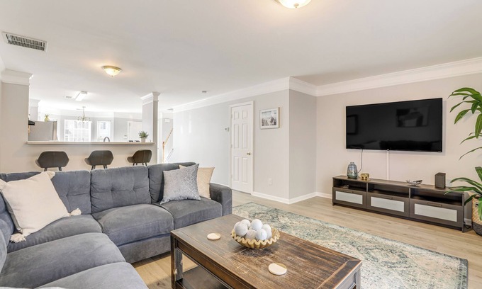 Southwestern House | 8 Mi to Downtown: Atlanta Townhome!