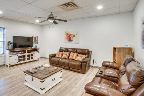 Portland Apartment | 8 Mi to Kentucky Downs Quiet Getaway with Patio