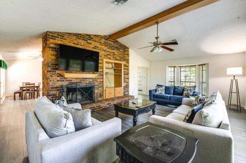 Cross Roads House | 8 Mi to Lewisville Lake Peaceful Countryside Home