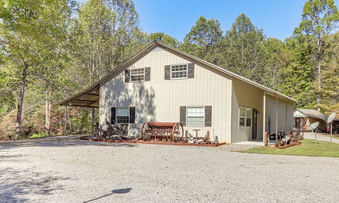 Unaka House | 8 Mi to Tellico Plains: House & Cabin Near Trails!