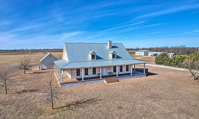 Era House | 8 Mi to White Rock Lake: Spacious Krum Home