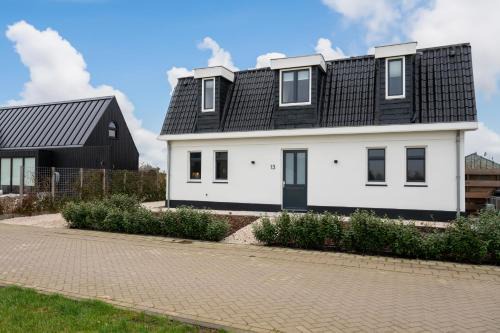 Roelofarendsveen Villa | 8 persons waterfront Villa